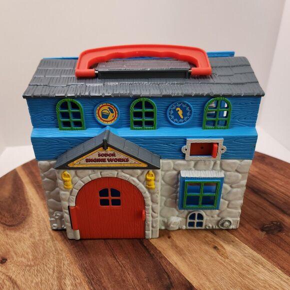 2003 Thomas & Friends Carry Case – Sodor Engine Works – Gullane - Picture 1 of 7